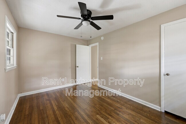 Building Photo - 141 Zandale Dr