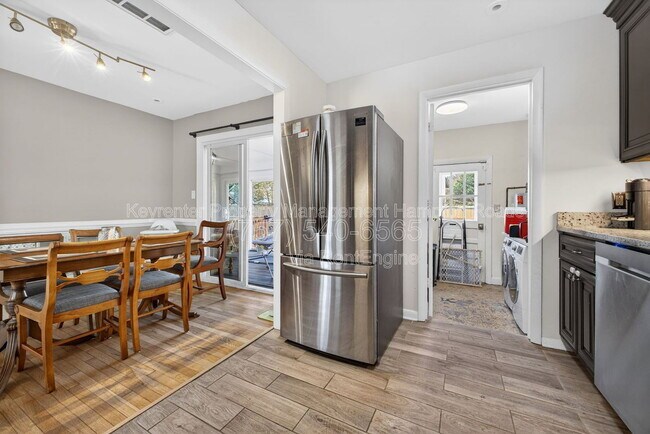 Building Photo - 1620 Melrose Pkwy