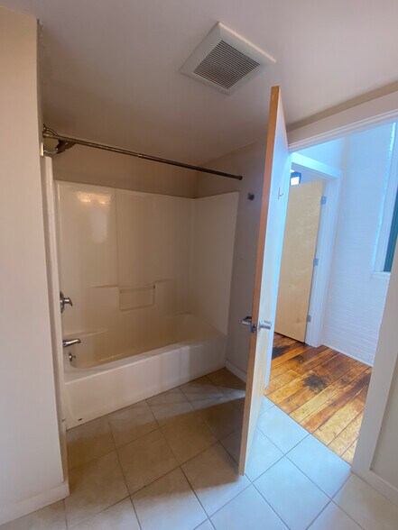 Building Photo - 28 Bayley St