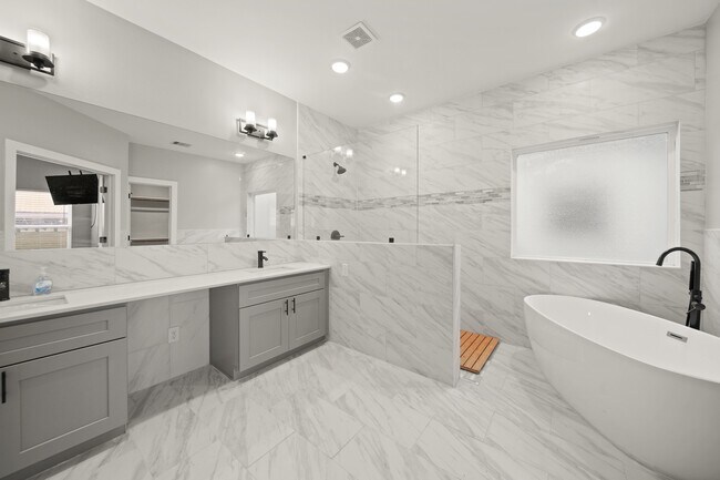 Building Photo - 507 Carl St