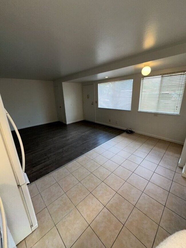 Building Photo - Torrano/DUPLEX