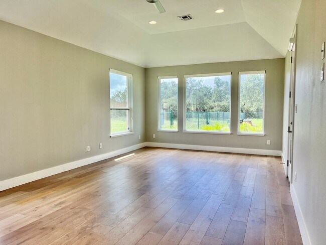 Building Photo - Hill Country Escape - 4 Bed/4 Bath Modern ...