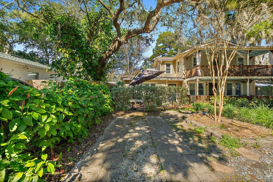 Building Photo - 12 Sylvan Dr