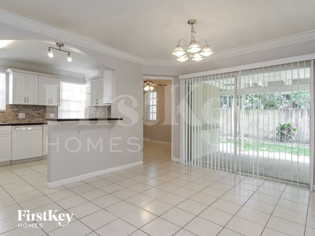 Building Photo - 809 SW 8th Ave