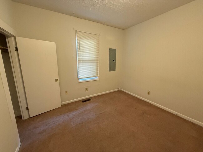 Building Photo - 329-2 Oldham Ave – Available August 2026