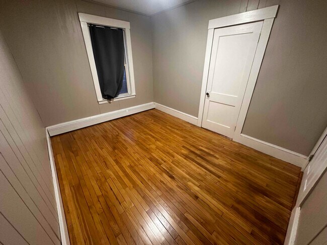 Building Photo - 12 Webster St