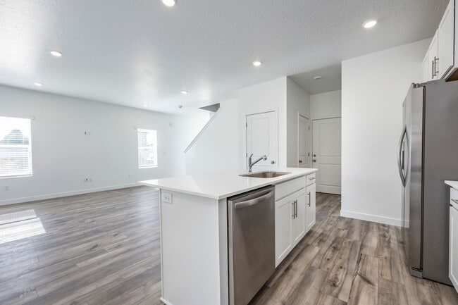 Building Photo - End Unit New Construction with Finished Basement Includes Utilities in New Jordanelle Ridge Neigh...