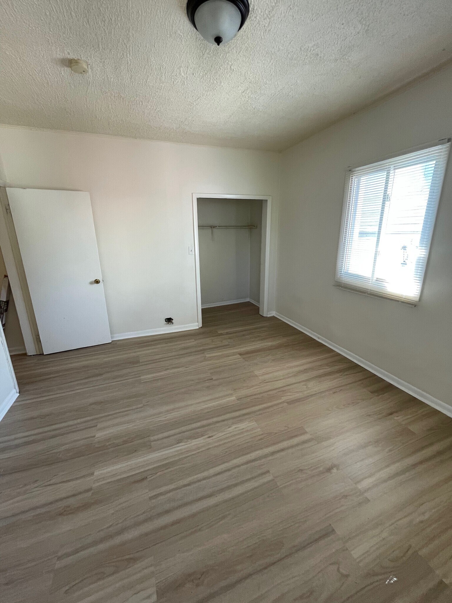 Building Photo - 1906 Asbury Ave