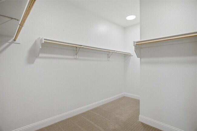 Building Photo - 228 Sunset Ln