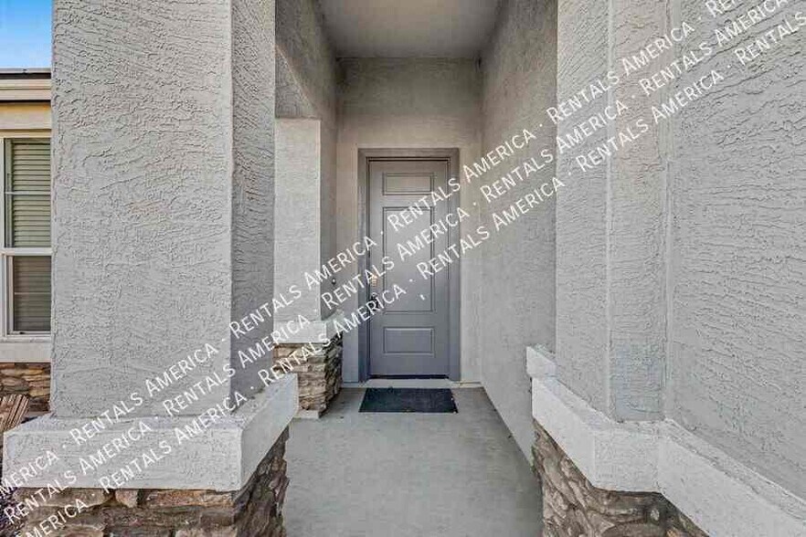 Building Photo - 17028 N Palo Verde St