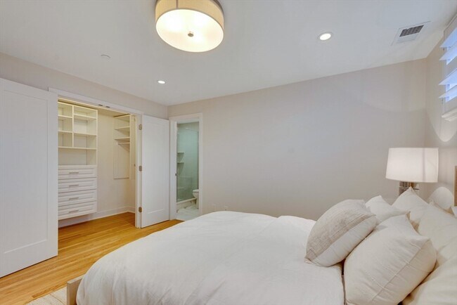 Building Photo - 242 Shawmut Ave