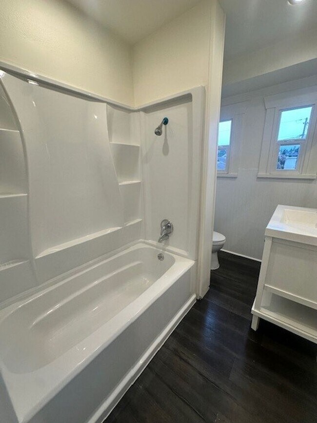 Building Photo - 811 N 3rd St