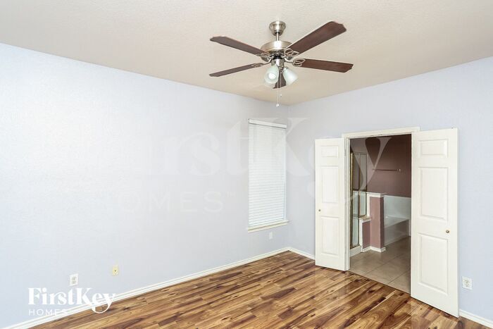 Building Photo - 7949 Greengate Dr