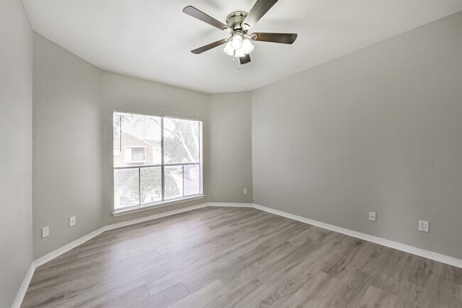 Building Photo - 10122 Waterstone Dr