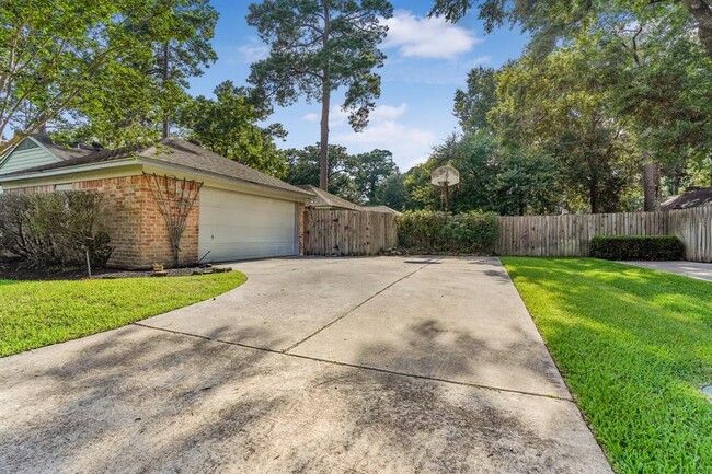 Building Photo - 1927 Maple Lakes Dr