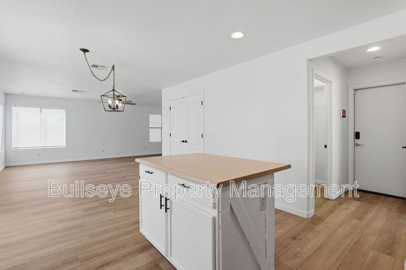Building Photo - 27513 N 63rd Dr