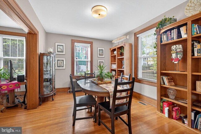 Building Photo - 420 W Cork St