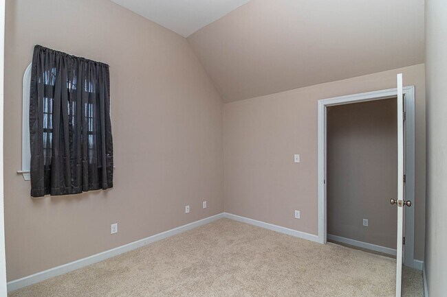 Building Photo - 109 Willow Pond Dr