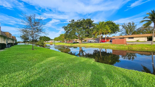 Building Photo - 416 Lakeside Dr