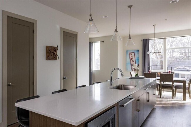 Building Photo - 37 Reynolds Square Ln