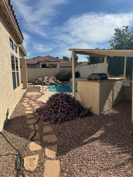 Building Photo - 10511 W Villa Hermosa