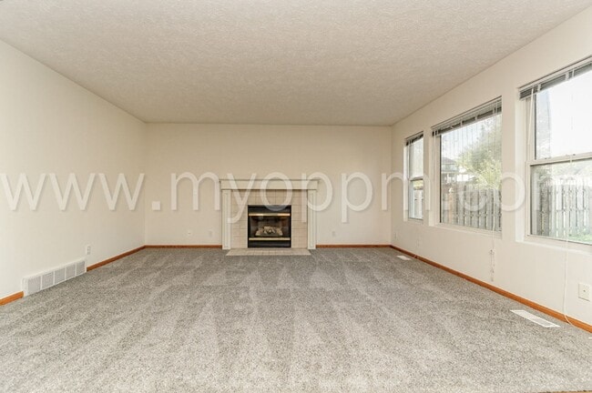 Building Photo - Bright and Spacious 4 Bedroom Home | Bellevue