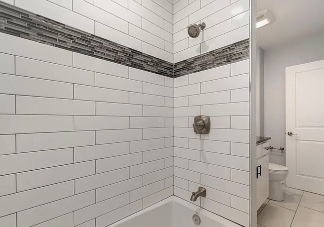 Building Photo - Stylish, Renovated Home Near Downtown Balt...