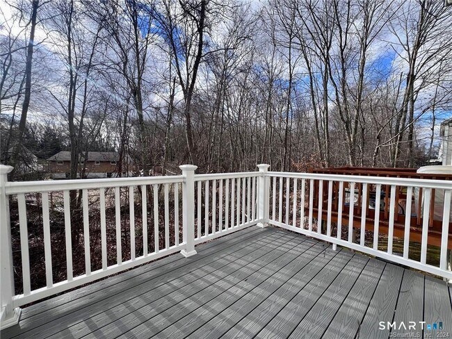 Building Photo - 527 W Thames St