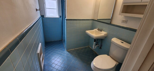 Building Photo - For Rent- Terrell Hills -2bed, 2 bath Home