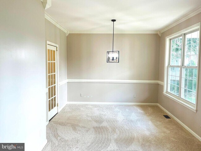 Building Photo - 9 Scarlet Oak Cir