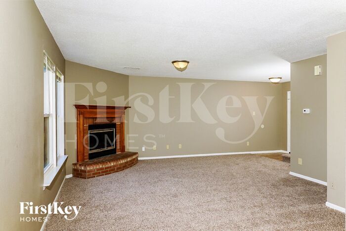 Building Photo - 2122 Southernwood Ln