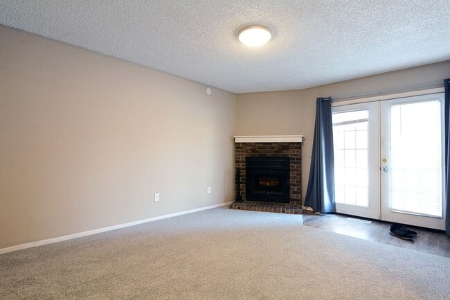 Building Photo - Beautiful 2-Bed, 2-Bath Townhome in Coon Rapids