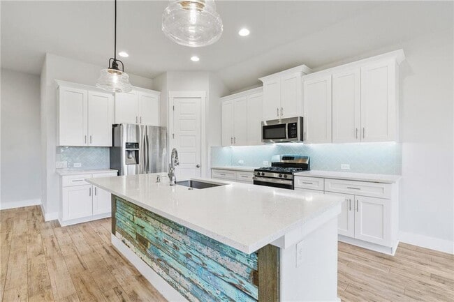 Building Photo - 941 Del Raphael Dr