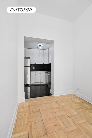 Building Photo - 401 W 56th St