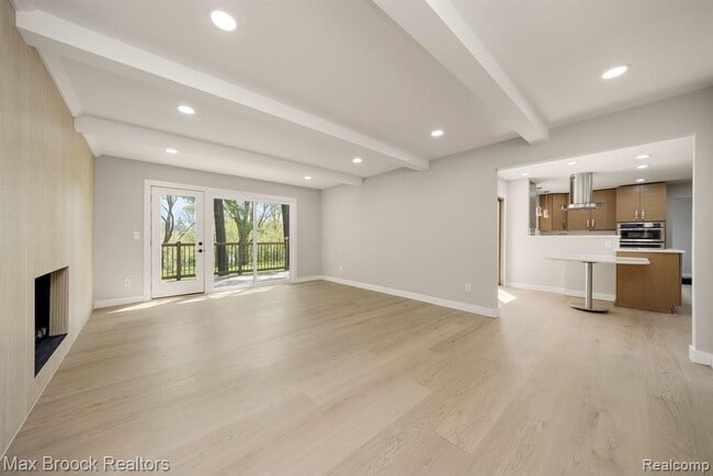 Building Photo - 5240 Clarendon Crest St