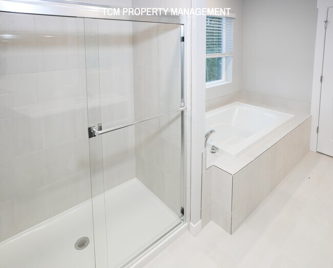 Building Photo - 18818-18813 13th Ave W