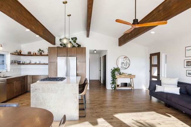 Building Photo - 828 Black Dr