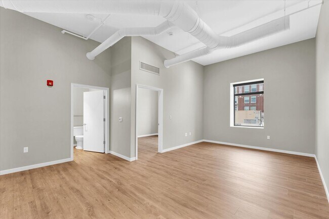 Building Photo - Live in Luxury! Stunning 1-Bedroom Apartment in Downtown Champaign