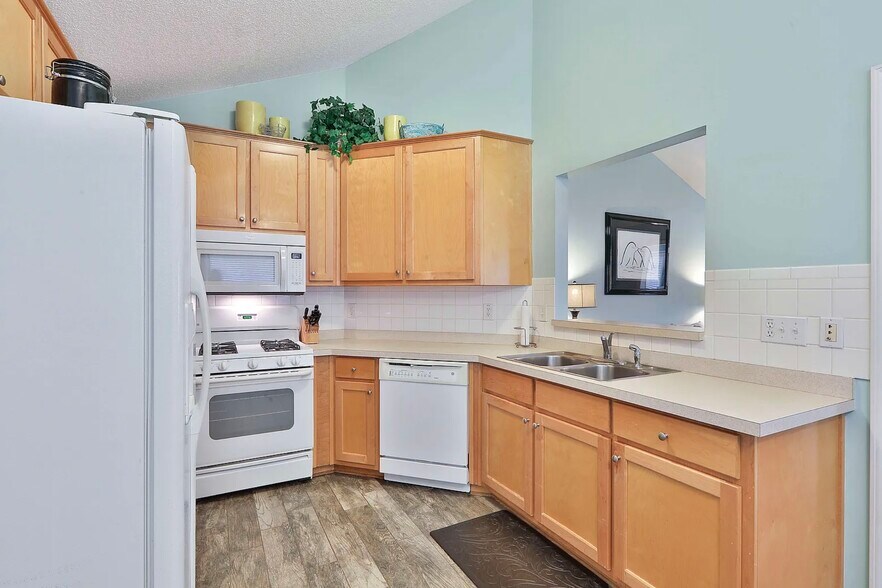 Building Photo - 195 Hunterian Pl