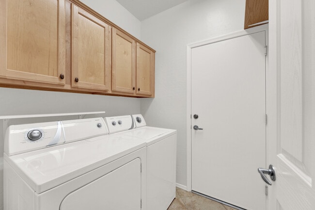 Building Photo - 7752 Fruit Dove St