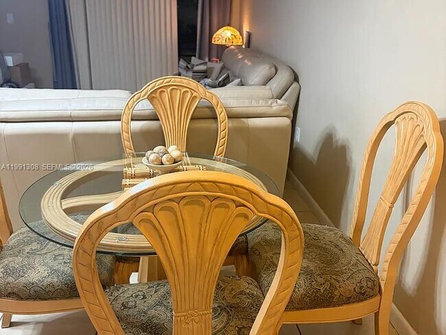 Building Photo - 9715 Fontainebleau Blvd