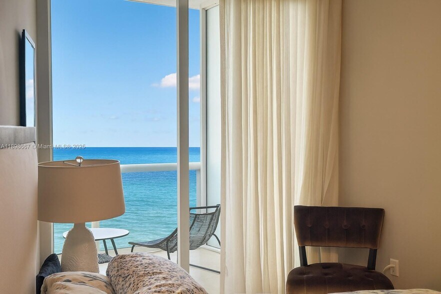 Building Photo - 15901 Collins Ave