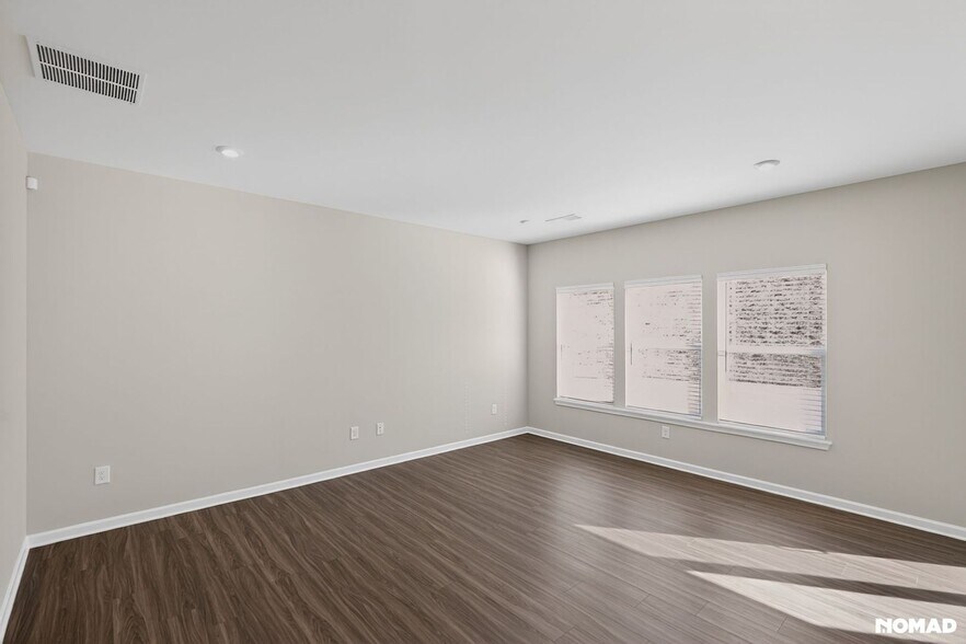 Building Photo - 102 alpine ct