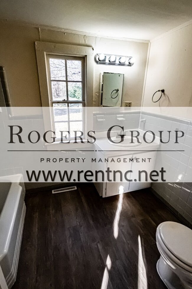 Building Photo - 325 Alexander Ave