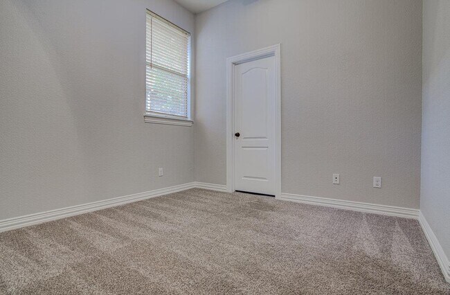 Building Photo - 1425 River Forest Dr