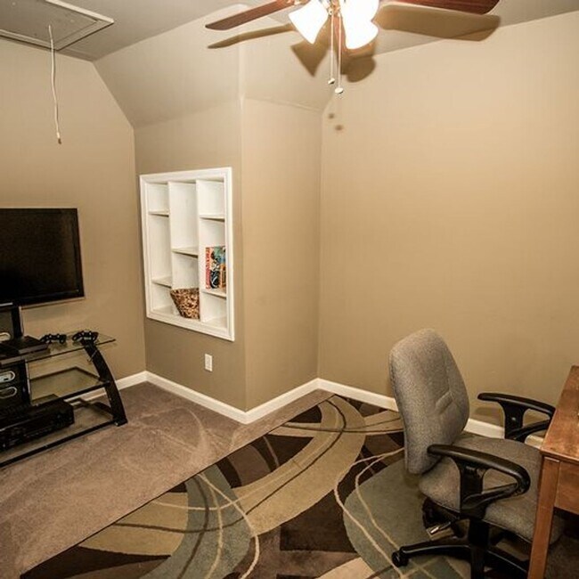 Building Photo - STUNNING!!! Four Bedroom two and a half bath home with a view!