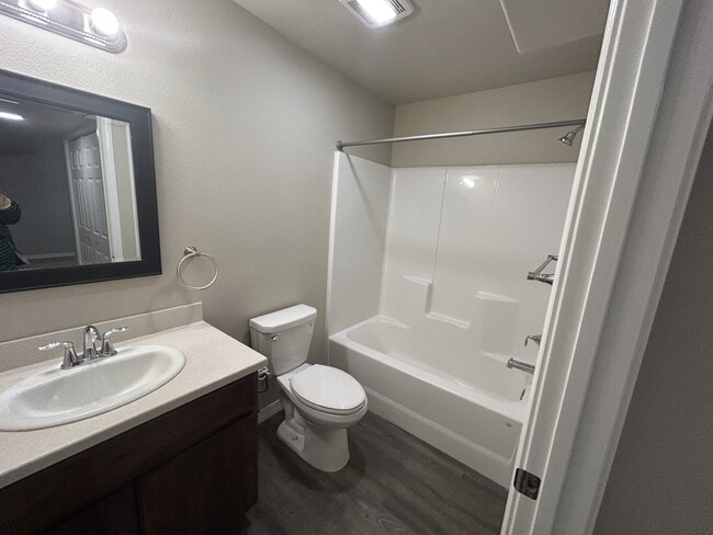 Building Photo - 2083 Lake Hills Dr