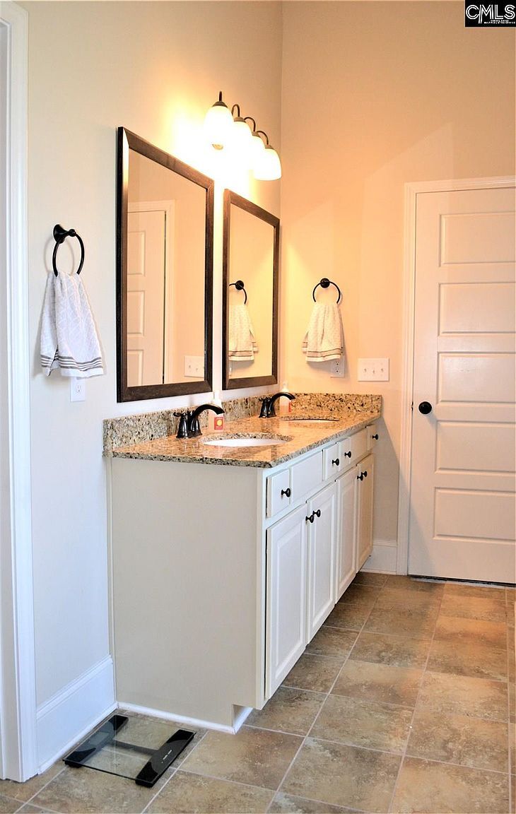 Building Photo - 304 White Oleander Dr