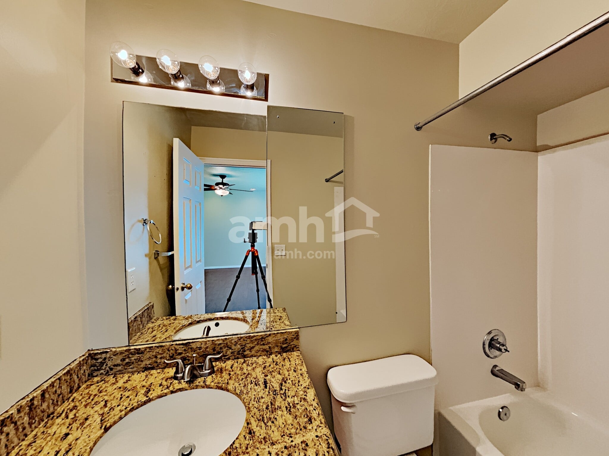 Building Photo - 6432 S High Bluff Dr