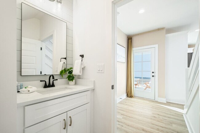 Building Photo - 19901 Charlie Claude Dr